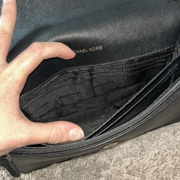 SOLD! Micheal Kor’s Crossbody - Picture 4 of 10